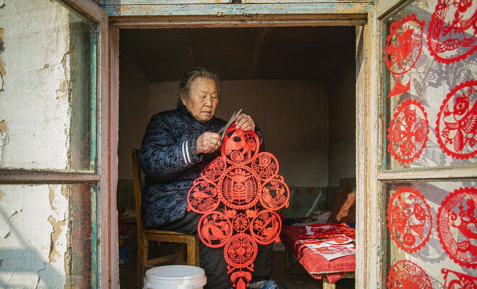 海伦剪纸